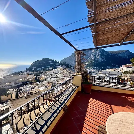 Rooftop Belvedere Apartman Capri