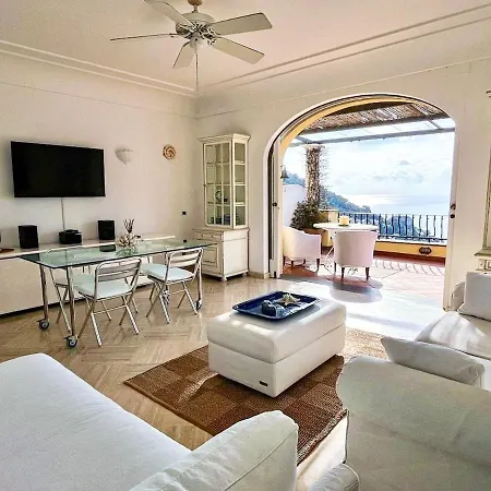 Rooftop Belvedere Apartman *